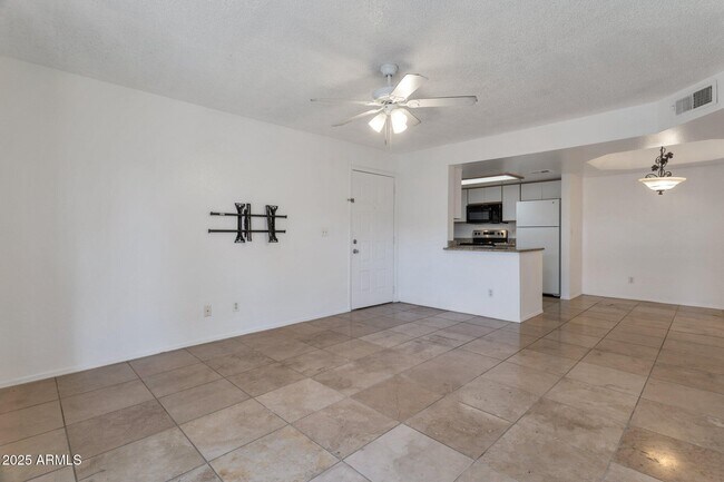 Building Photo - 4850 E Desert Cove Ave
