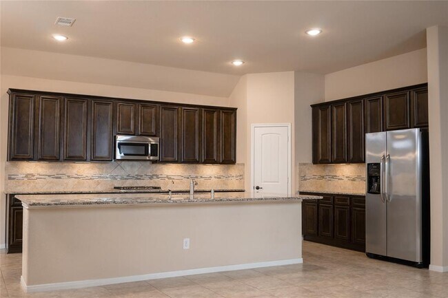 Building Photo - 4702 Preserve Park Dr
