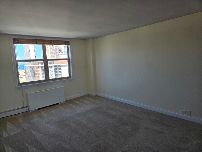 Building Photo - 40 E Cedar St