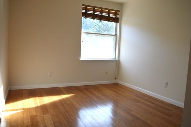 Building Photo - Spacious Three-Bedroom Two-Story Townhome with Garage and Private Yard