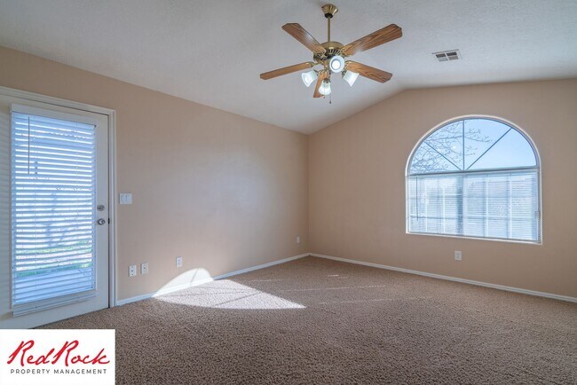 Building Photo - Pet Friendly - 4 Bed 2 Bath for rent in St. George