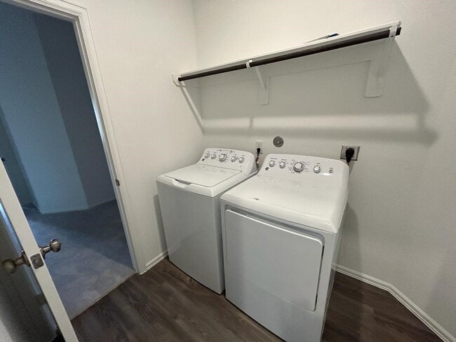 Building Photo - 7410 Hillside Arbor