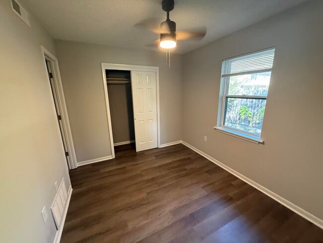 Building Photo - 213 N Ann St