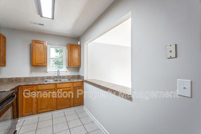 Building Photo - 2005 S Lyerly St