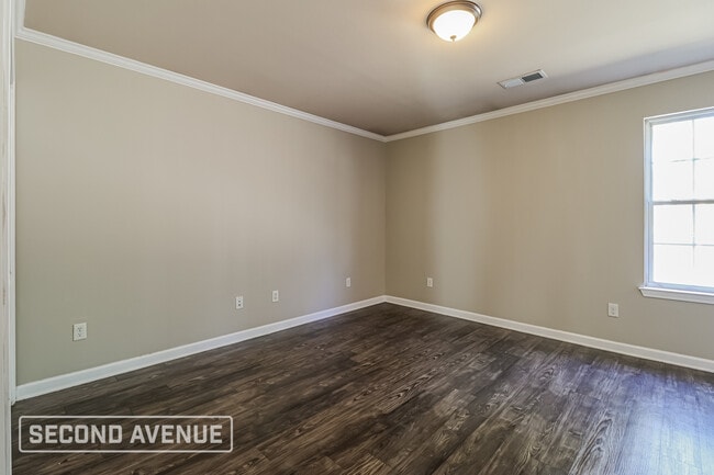 Building Photo - 203 Glenn Oak Dr