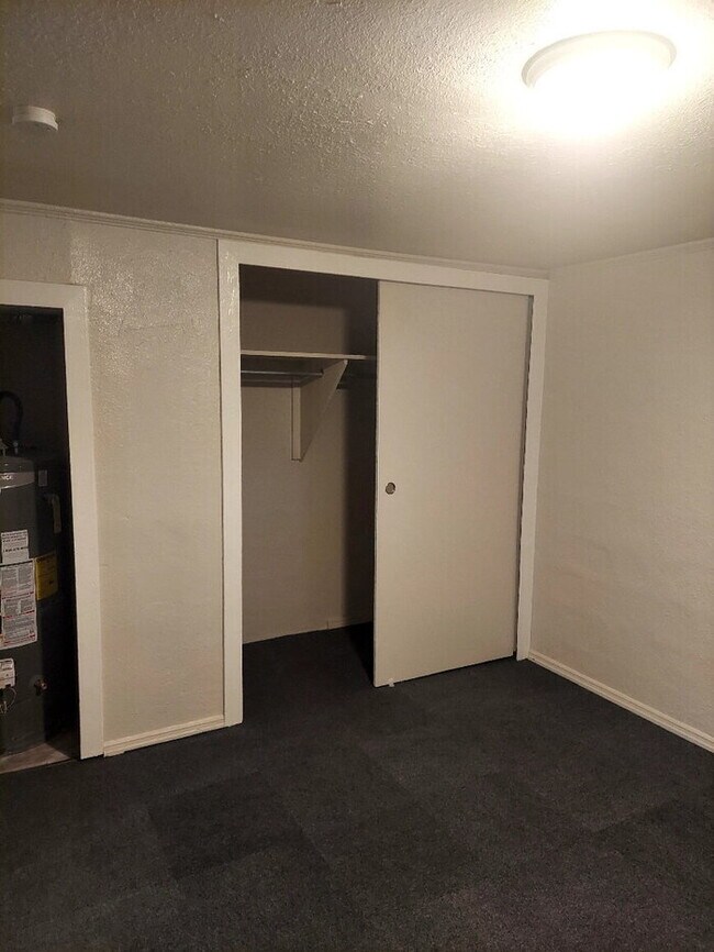 Building Photo - "Charming 2-Bedroom Retreat in Abbeville – Ideal Comfort and Convenience Await!"