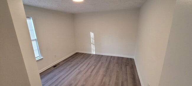 Building Photo - 411 Pinecrest Dr