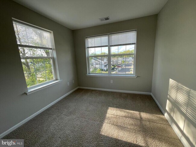 Building Photo - 1101 Hights Farm Rd N