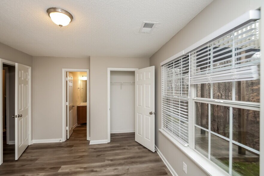 Building Photo - 4255 Anderson Ridge Way