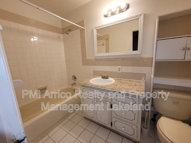 Building Photo - 968 Sunshine Way SW
