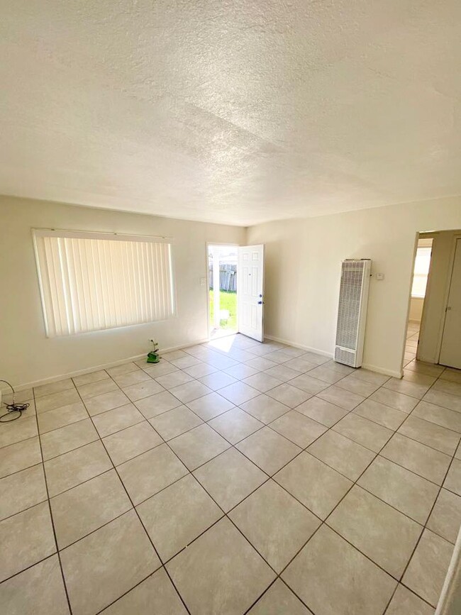 Building Photo - 3905 Huron St