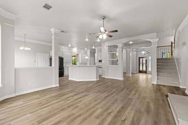 Building Photo - Gorgeous 4 bed/3.5 bath two story home!