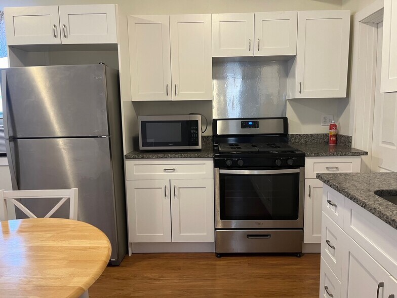 Building Photo - 241 W 23rd St