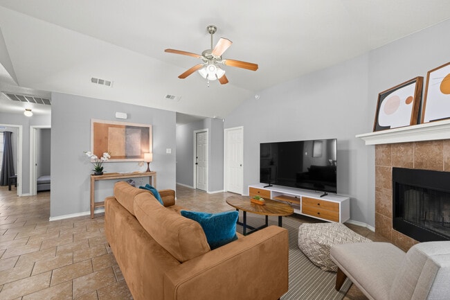 Building Photo - Cline