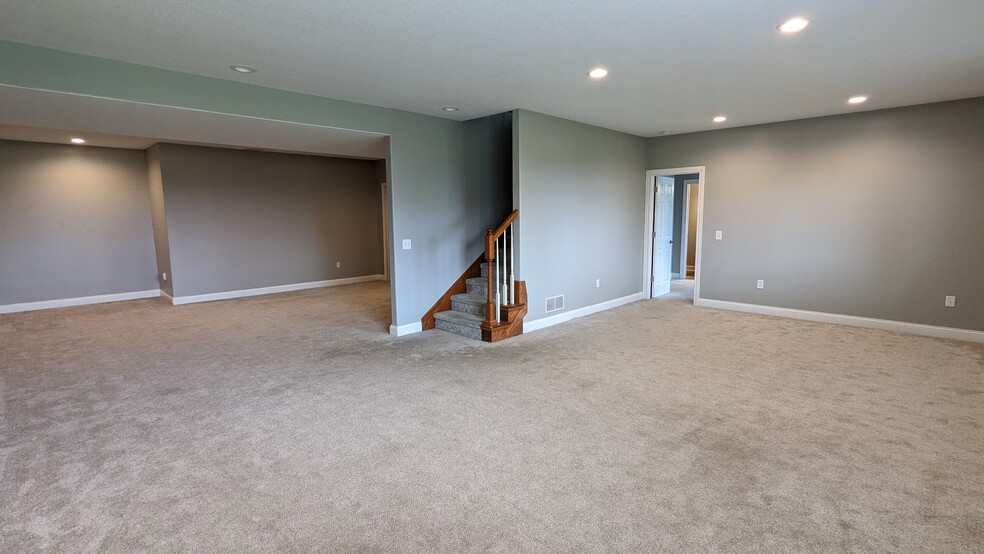 Building Photo - 306 Southwest Carriage Drive