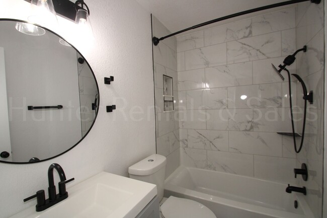 Building Photo - Experience Modern Living
