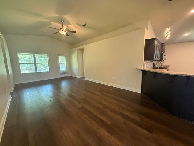Building Photo - Gulf Breeze - Shadow Lakes - 4 bedroom, 2 ...