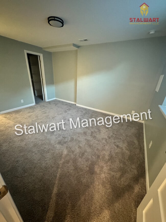 Building Photo - Maintenance free living in Blue Valley School district