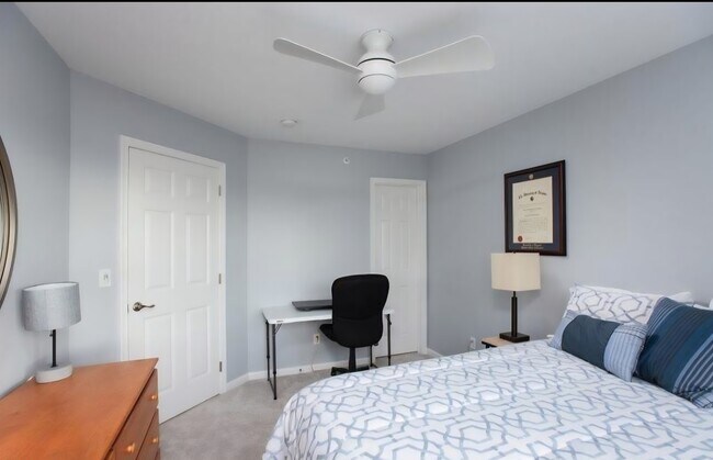 Building Photo - 1092 Shadowlawn Dr