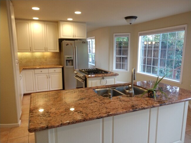 Building Photo - 3+ Bedroom Glen Ellen Home!