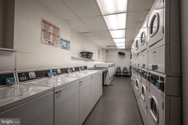 Building Photo - 302 N St SW