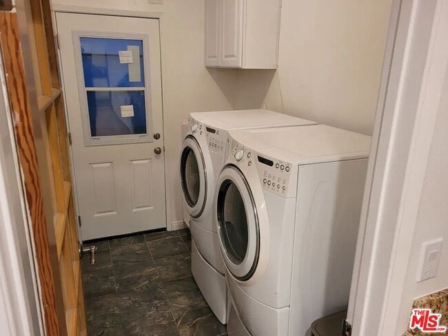 Building Photo - 335 S California St