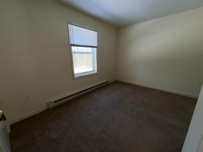 Building Photo - 98 Ledge Hill Rd