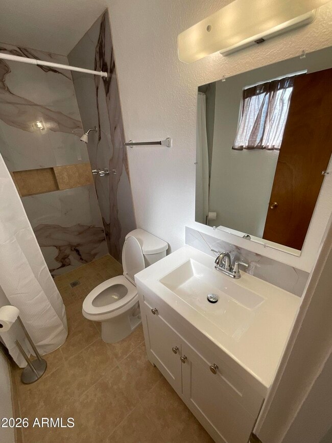 Building Photo - 247 E 7th Dr