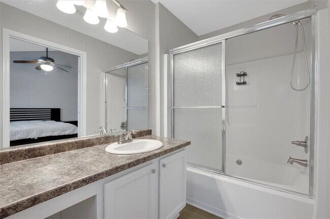 Building Photo - 940 Tree Creek Blvd