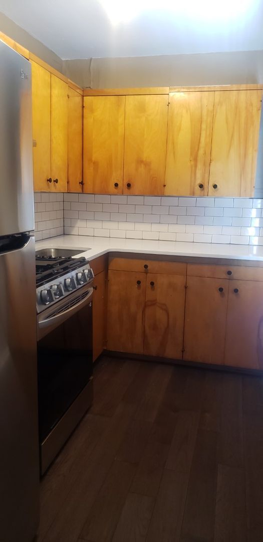 Building Photo - 4-plex One Bedroom unit available May 7th-Browns Addition Neighborhood