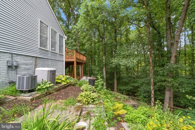 Building Photo - 6874 Caravan Ct
