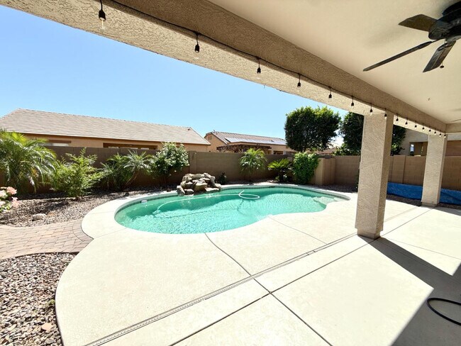 Building Photo - 17455 W Meadow Ln