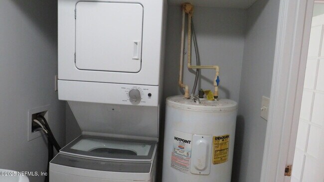 Building Photo - 5347 Baycrest Rd