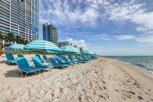 Primary Photo - 6799 Collins Ave