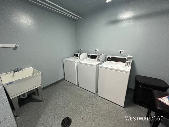 Building Photo - 5501 Carriage Way Dr