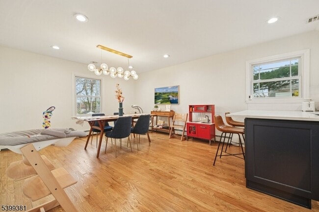 Building Photo - 17 Edison Dr