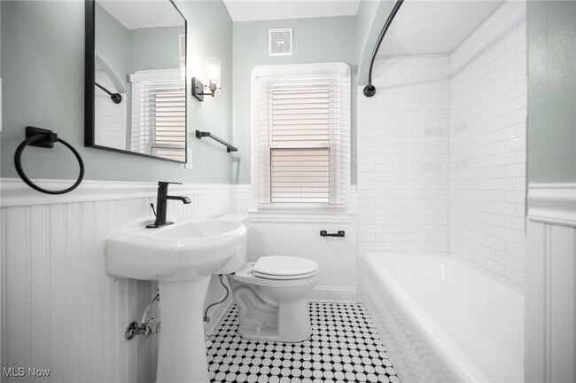 Building Photo - 2258 Northland Ave