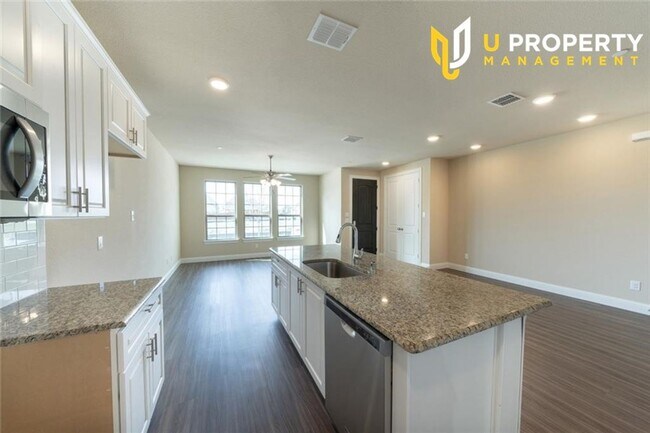 Building Photo - Luxary & Energy Saving TownHome,