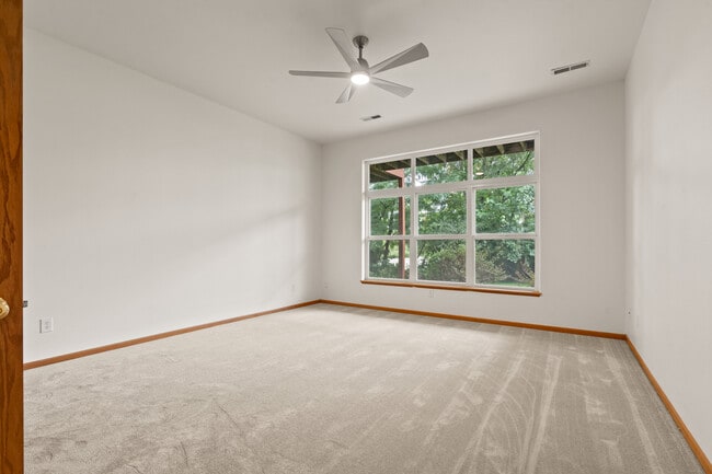 Building Photo - 13 Redtail Ct