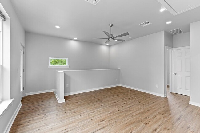Building Photo - 100 Bryson Bend
