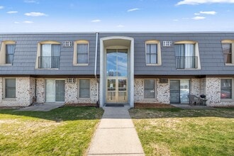 Building Photo - 810 9th Ave S