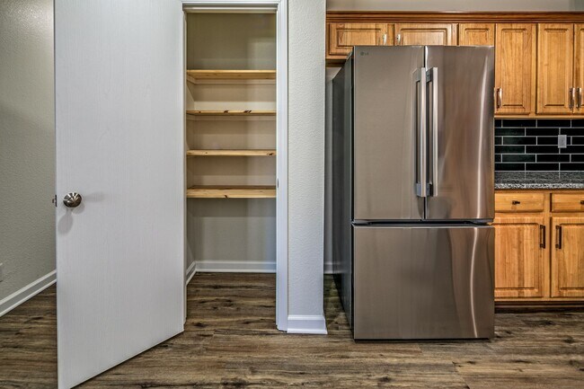 Building Photo - Stylish Belton Townhome | 3 Beds, 2 Baths,...