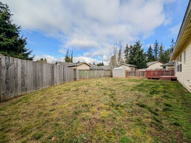 Building Photo - Move in ready 3 Bed 2 bath rambler w/ 2 car garage & fenced backyard!