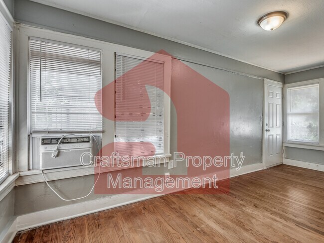 Building Photo - 2309 1/2 N Florida Ave