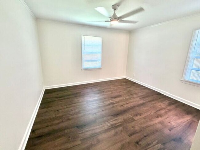 Building Photo - Newly Renovated 3BR home in East Memphis near the Botanical Gardens now available!