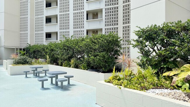 Building Photo - CONVENIENTY LOCATED AND SPACIOUS 2BD/2BA C...