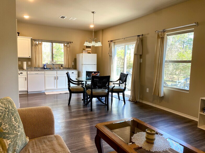 Building Photo - 798 Madison St