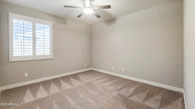 Building Photo - 18407 W Sandlewood Dr