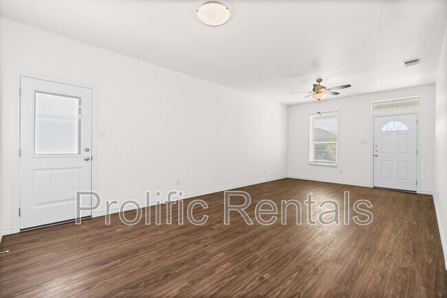 Building Photo - 5308 Rose Gdn Lp