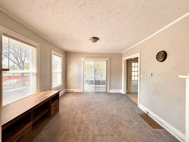 Primary Photo - 39 Iona Ave